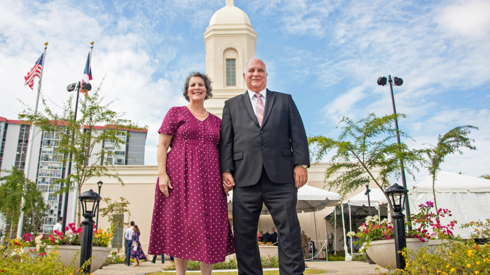Justo Casablanca Presidente del Templo de San Juan, Puerto Rico y su esposa Lucy Casablanca